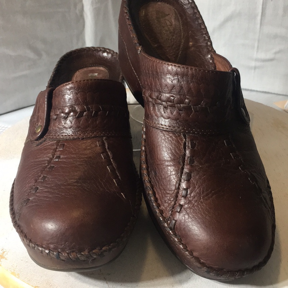 Clark’s shoe Artisan womens boho leather clog size 8